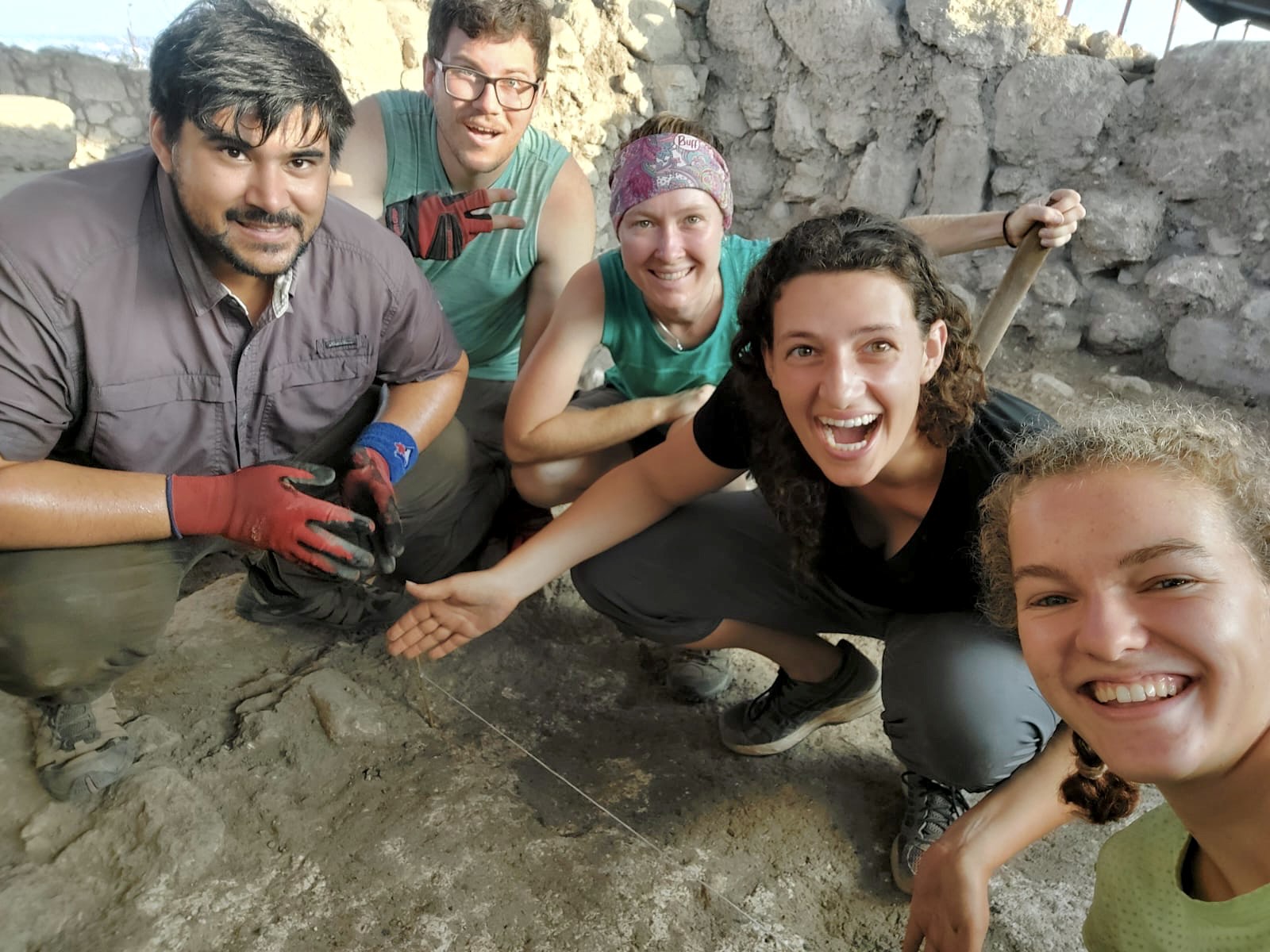 Wheaton BiTH students on archaeological dig