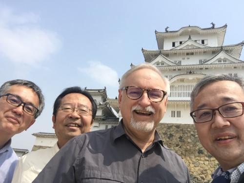 group photo outside Hemeji Castle Japan