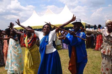 380x253 GPS African dancers